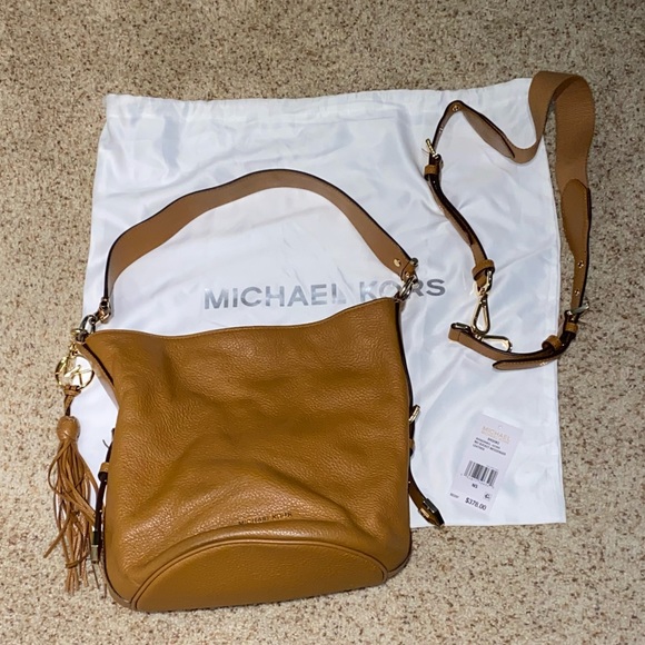 ❌SOLD❌MICHAEL KORS BROOKE MD BUCKET MESSENGER LEATHER BAG - Picture 2 of 10